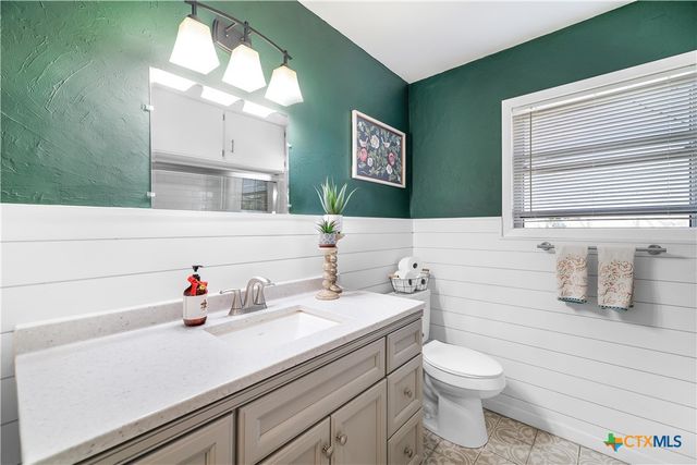 4805 Lilac Lane, Victoria, TX 77904