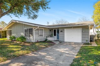 4805 Lilac Lane, Victoria, TX 77904