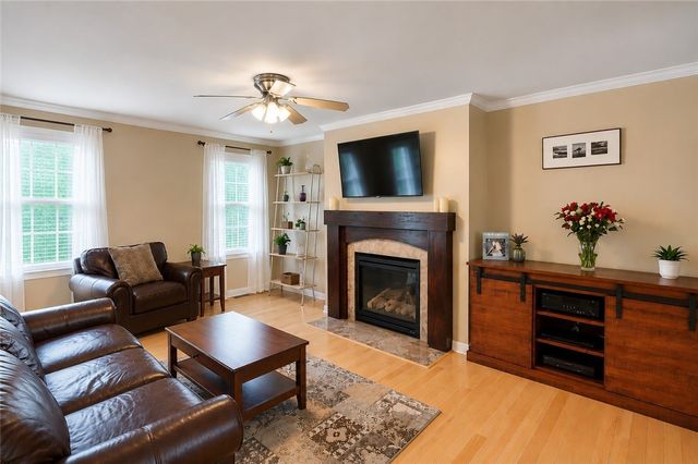 306 Providence Dr, Marshall, PA 15090