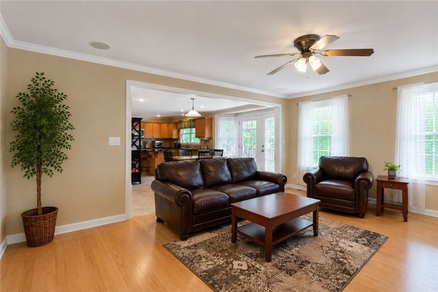 306 Providence Dr, Marshall, PA 15090