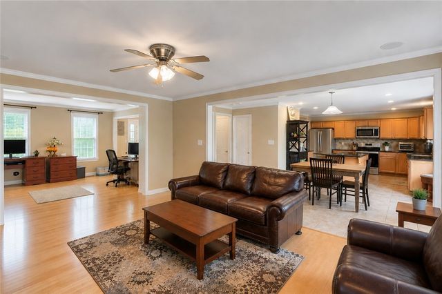 306 Providence Dr, Marshall, PA 15090