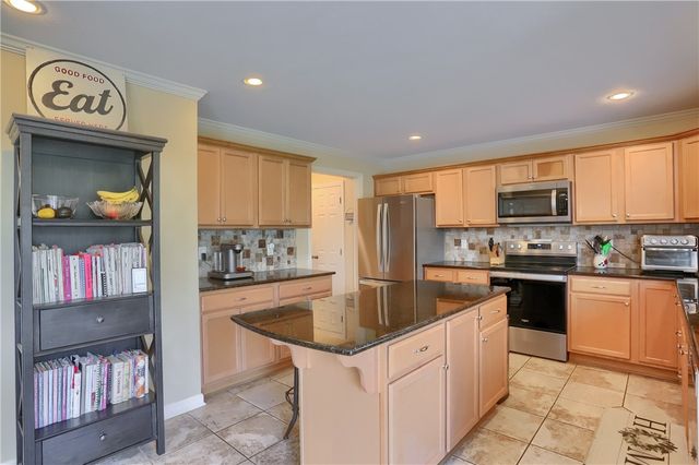 306 Providence Dr, Marshall, PA 15090