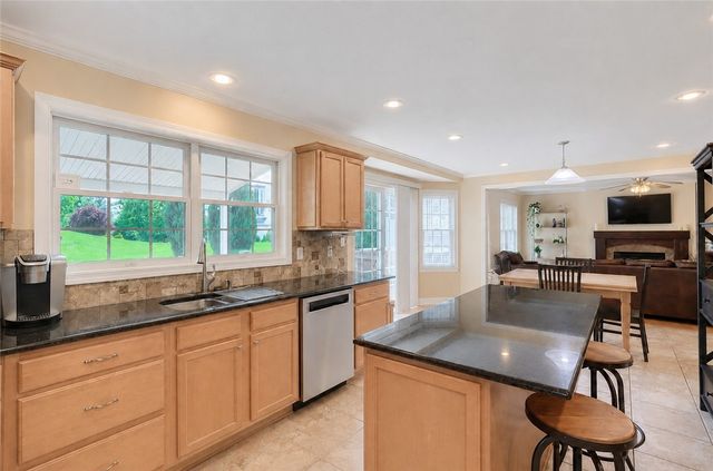 306 Providence Dr, Marshall, PA 15090