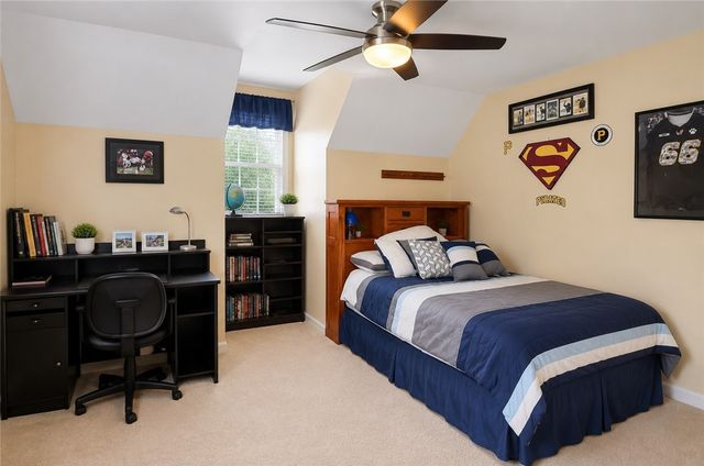 306 Providence Dr, Marshall, PA 15090