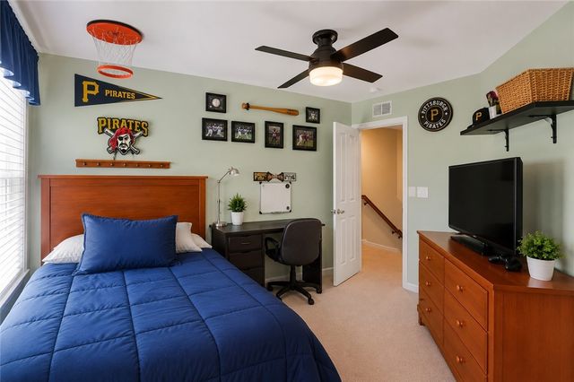 306 Providence Dr, Marshall, PA 15090