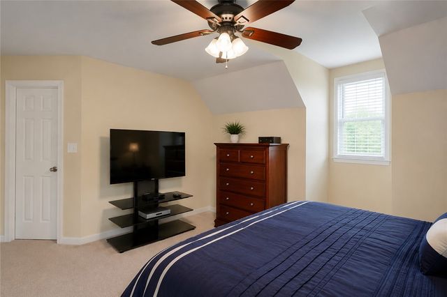 306 Providence Dr, Marshall, PA 15090