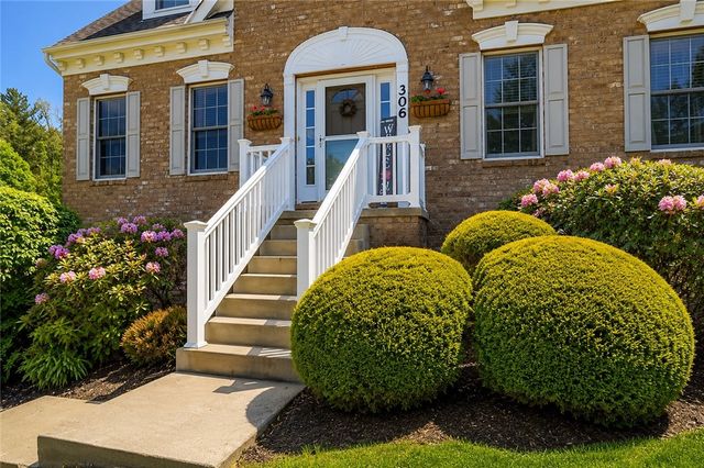 306 Providence Dr, Marshall, PA 15090