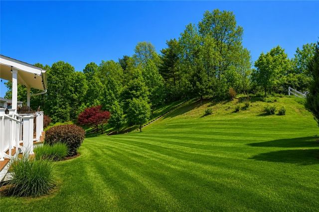 306 Providence Dr, Marshall, PA 15090