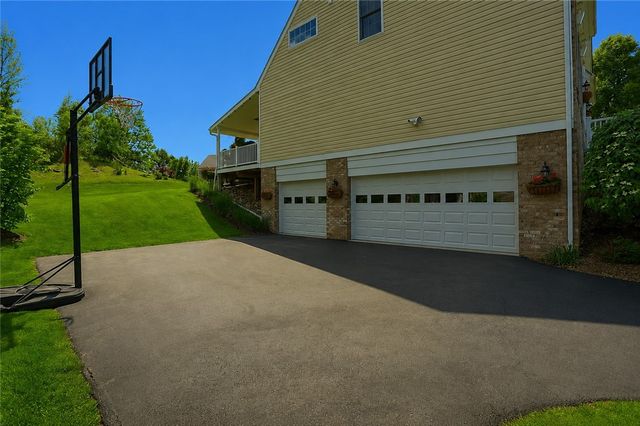 306 Providence Dr, Marshall, PA 15090