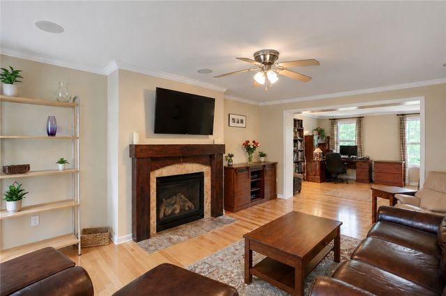 306 Providence Dr, Marshall, PA 15090