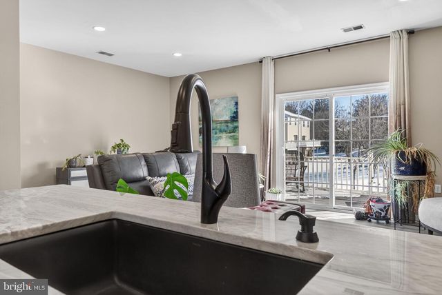 1120 BLUE BIRD LN, York, PA 17402