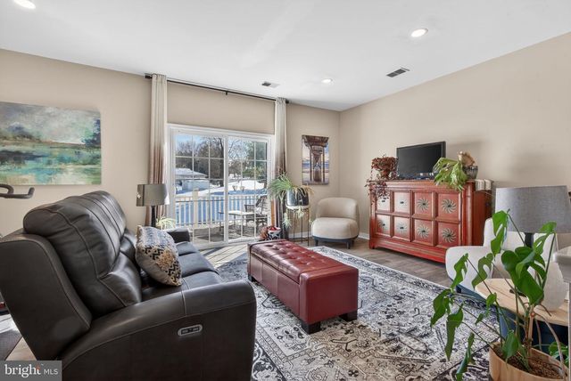 1120 BLUE BIRD LN, York, PA 17402