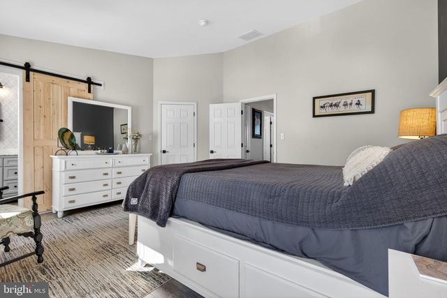 1120 BLUE BIRD LN, York, PA 17402