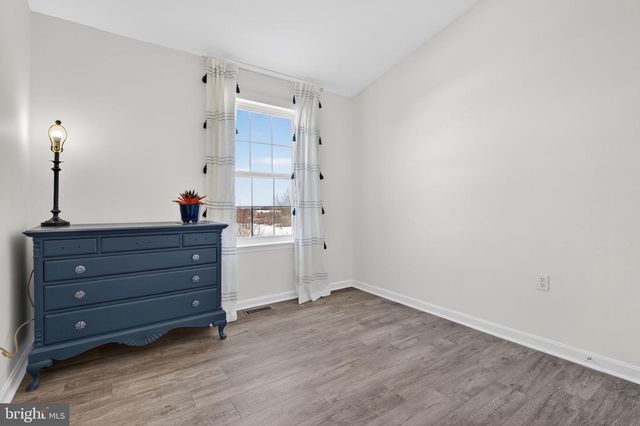 1120 BLUE BIRD LN, York, PA 17402