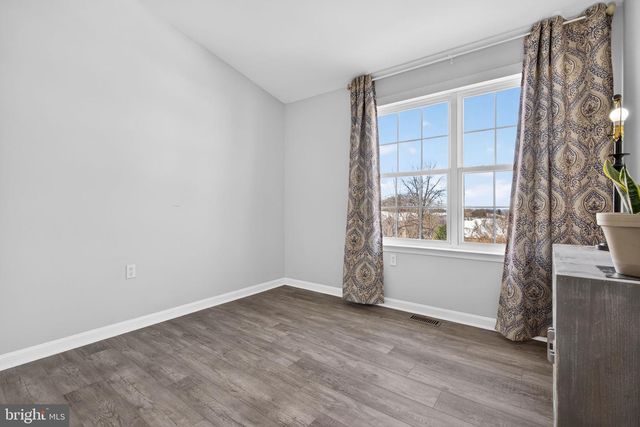 1120 BLUE BIRD LN, York, PA 17402