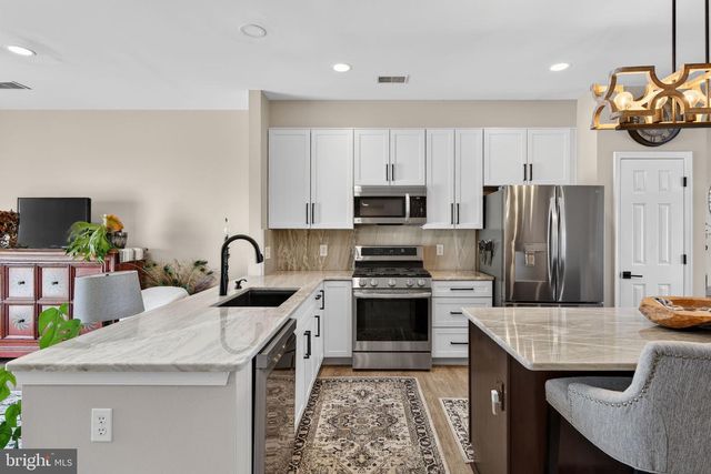 1120 BLUE BIRD LN, York, PA 17402