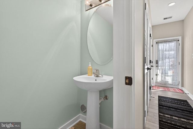 1120 BLUE BIRD LN, York, PA 17402