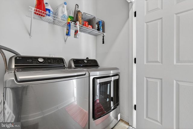 1120 BLUE BIRD LN, York, PA 17402