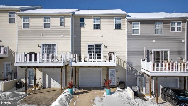 1120 BLUE BIRD LN, York, PA 17402