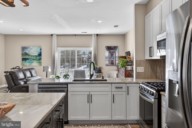 1120 BLUE BIRD LN, York, PA 17402