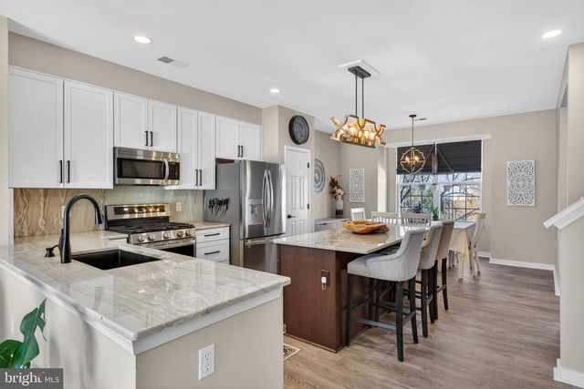 1120 BLUE BIRD LN, York, PA 17402