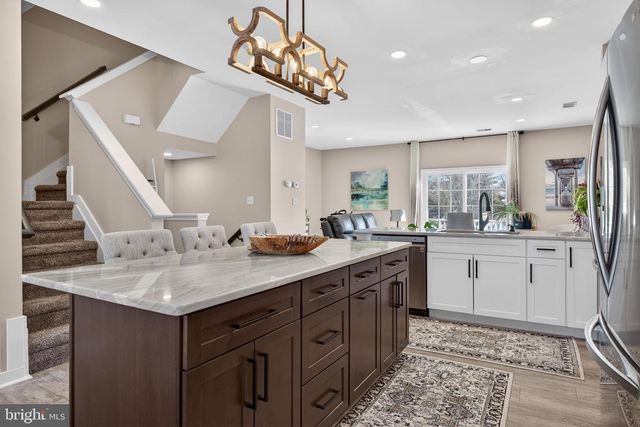 1120 BLUE BIRD LN, York, PA 17402