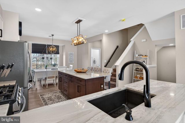 1120 BLUE BIRD LN, York, PA 17402