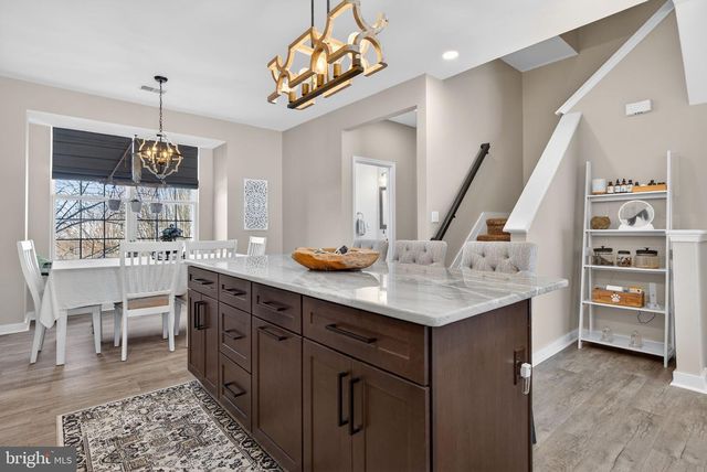 1120 BLUE BIRD LN, York, PA 17402