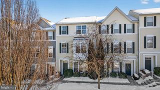 1120 BLUE BIRD LN, York, PA 17402
