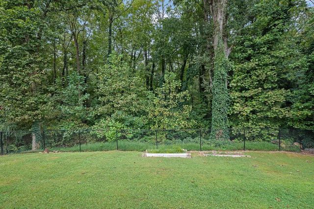 5041 Fitts Drive, Roswell, GA 30075