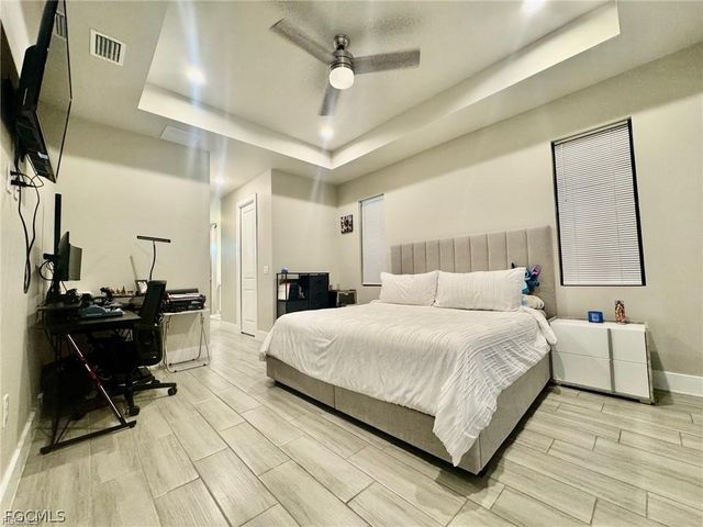 2512 NW 4th ST, Cape Coral, FL 33993