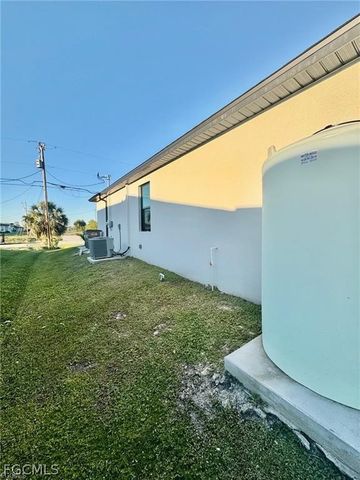 2512 NW 4th ST, Cape Coral, FL 33993