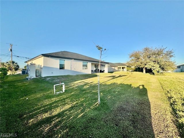 2512 NW 4th ST, Cape Coral, FL 33993