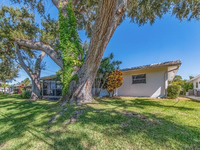 9234 141ST STREET, Seminole, FL 33776