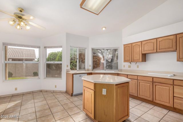 9007 W Kerry Lane, Peoria, AZ 85382