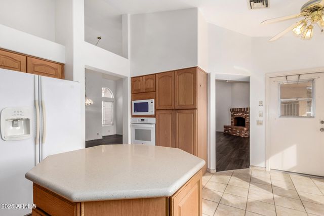 9007 W Kerry Lane, Peoria, AZ 85382