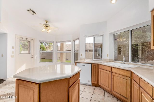 9007 W Kerry Lane, Peoria, AZ 85382