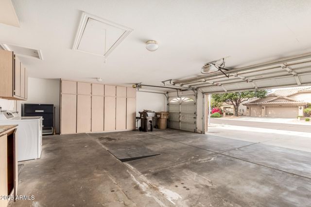 9007 W Kerry Lane, Peoria, AZ 85382