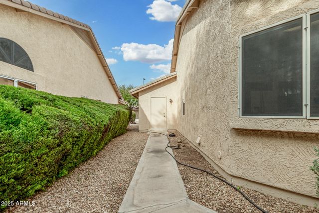 9007 W Kerry Lane, Peoria, AZ 85382