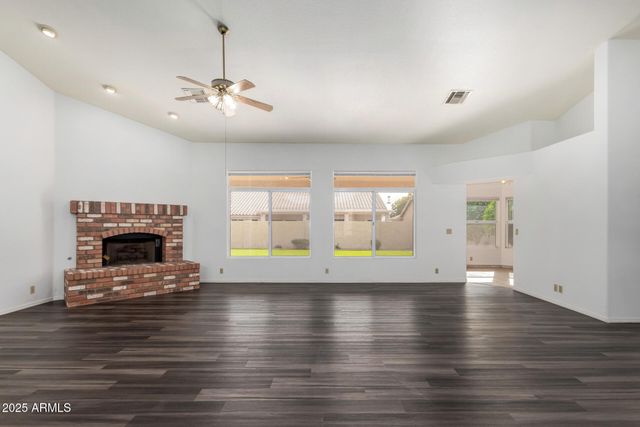 9007 W Kerry Lane, Peoria, AZ 85382