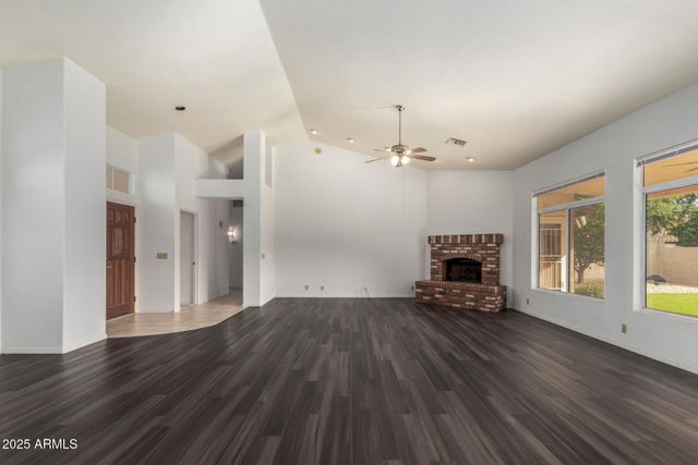 9007 W Kerry Lane, Peoria, AZ 85382