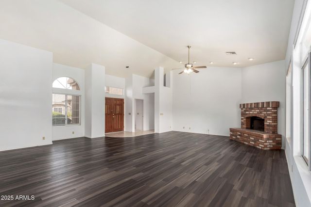 9007 W Kerry Lane, Peoria, AZ 85382