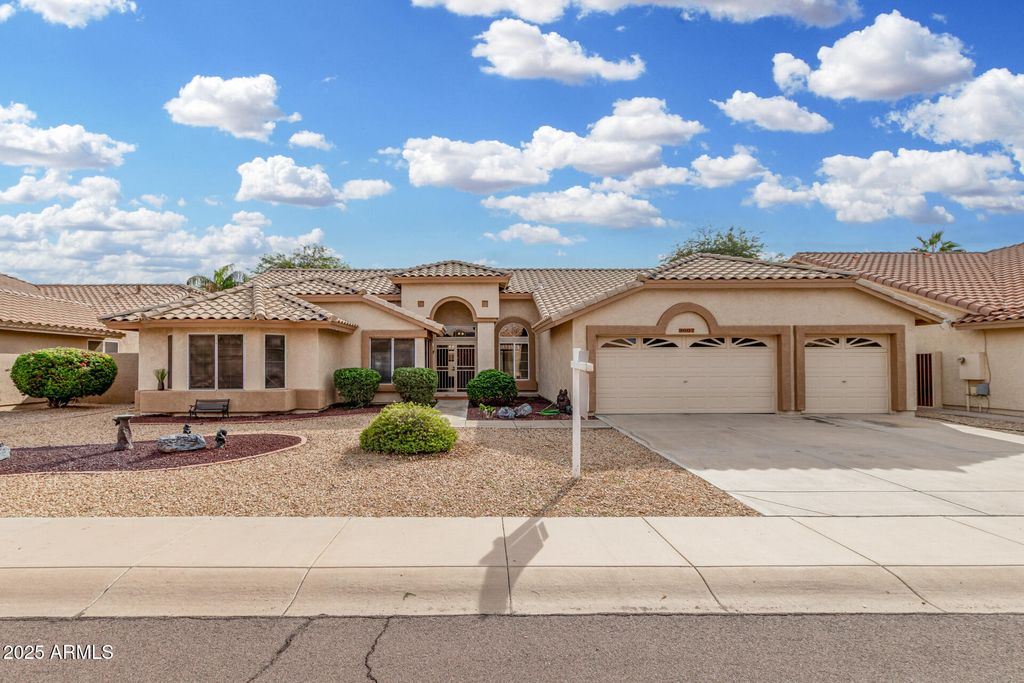 9007 W Kerry Lane, Peoria, AZ 85382