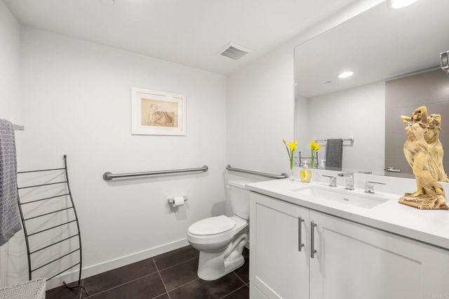 2563 State Street, Carlsbad, CA 92008