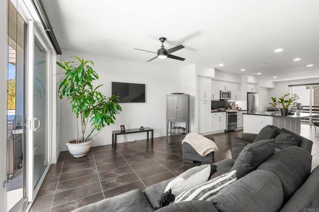 2563 State Street, Carlsbad, CA 92008