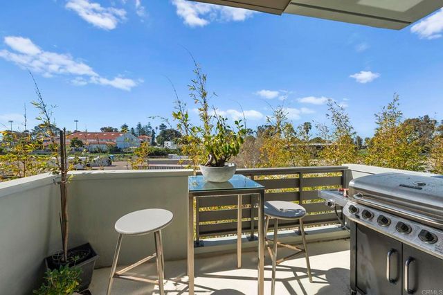 2563 State Street, Carlsbad, CA 92008