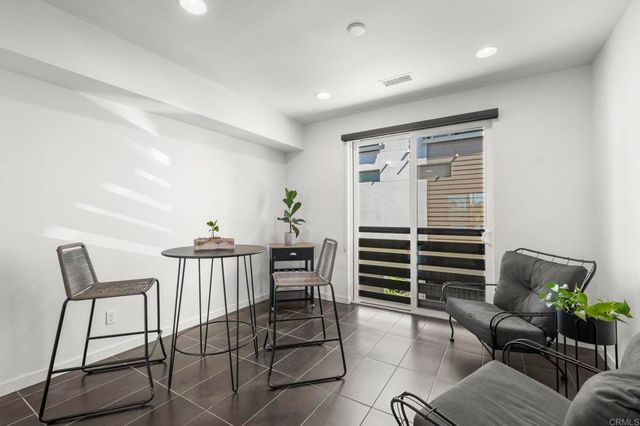 2563 State Street, Carlsbad, CA 92008