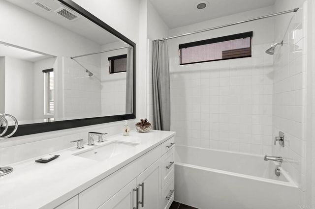 2563 State Street, Carlsbad, CA 92008