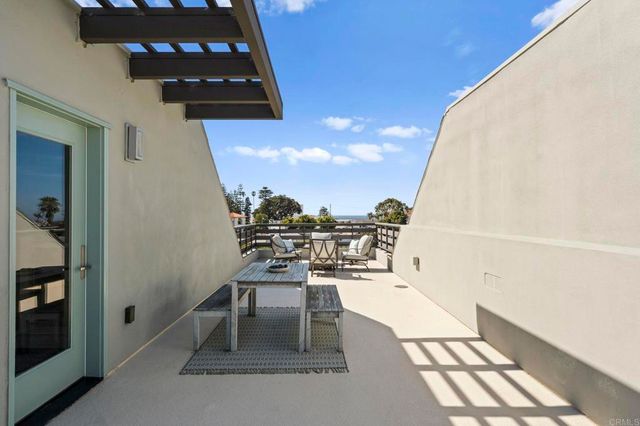 2563 State Street, Carlsbad, CA 92008