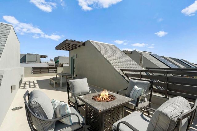 2563 State Street, Carlsbad, CA 92008